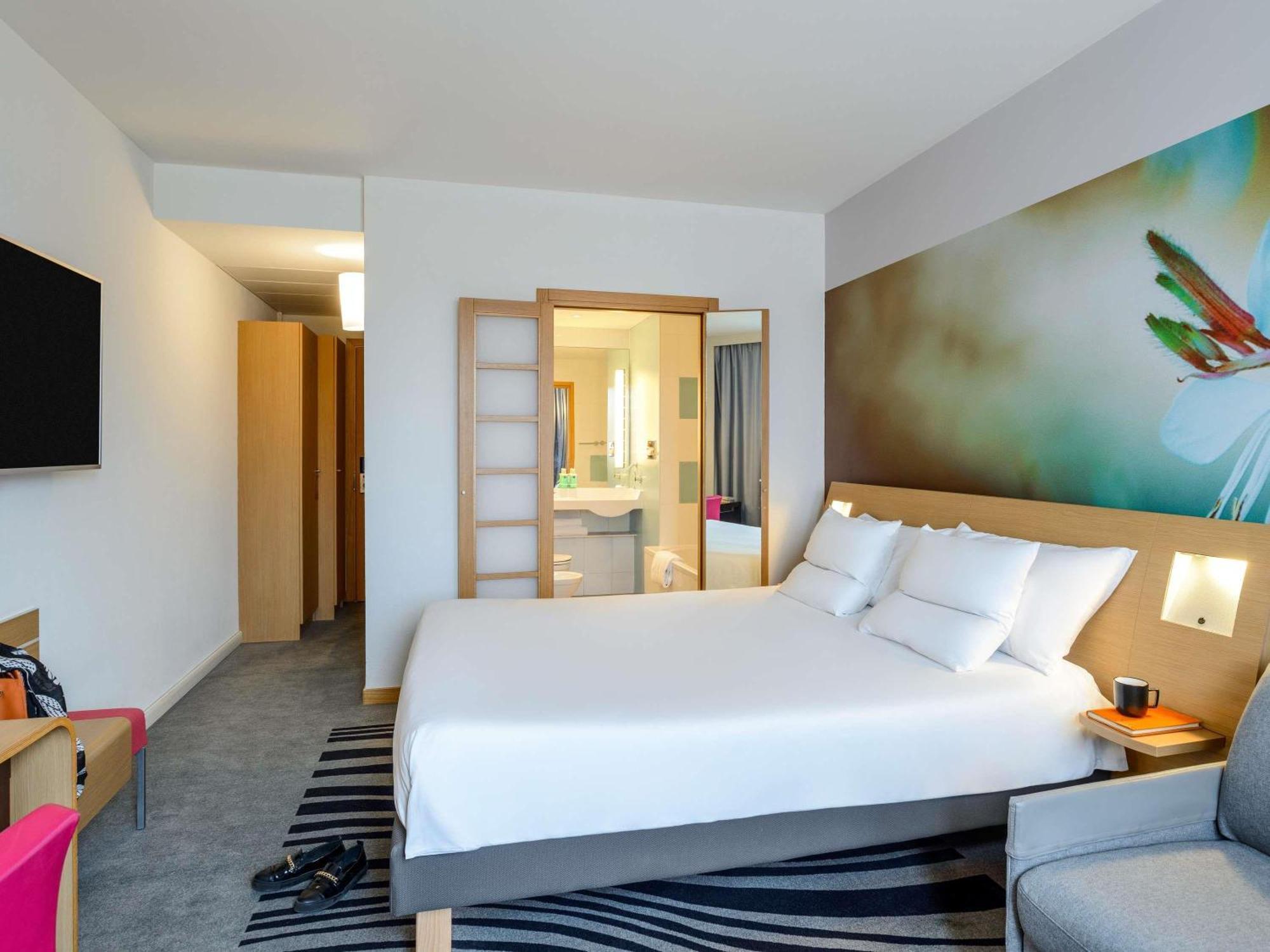 Executive King Room Sofa